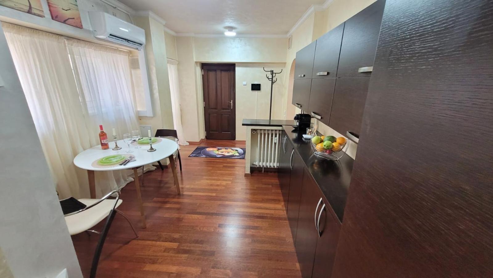 Downtown Top Apartments Bukares Bagian luar foto