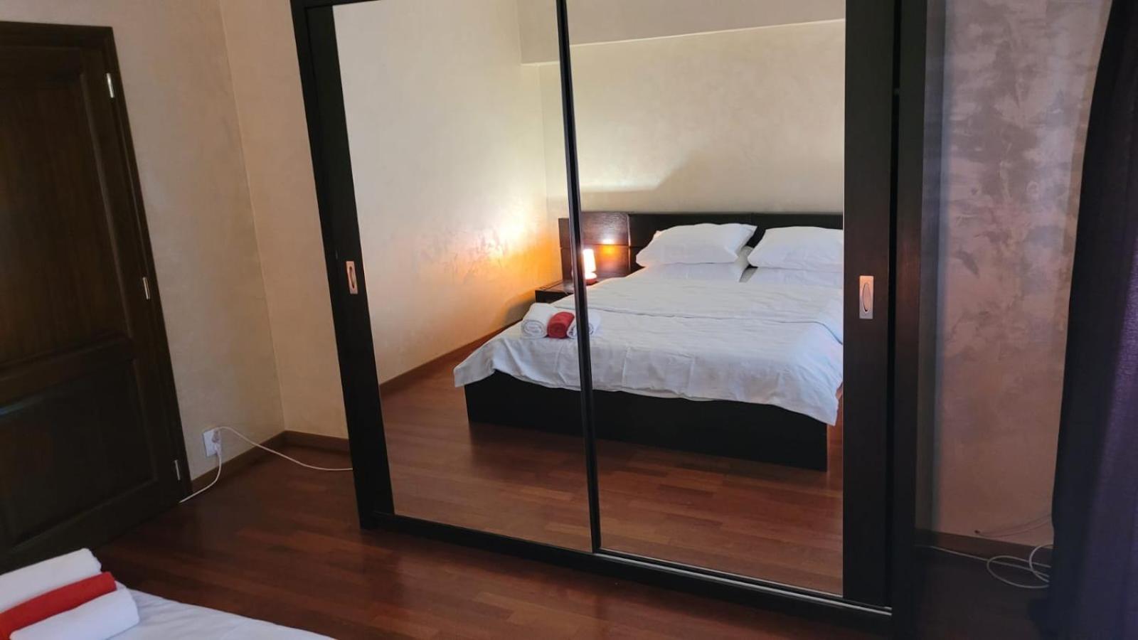 Downtown Top Apartments Bukares Bagian luar foto